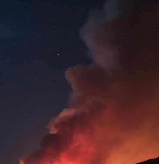 Cerca de 600 operacionais no combate ao incêndio que deflagrou sábado na Covilhã