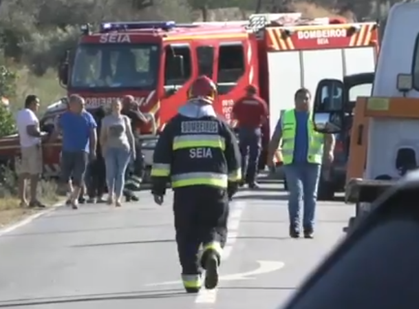 Despiste de viatura dos Bombeiros de Seia provoca três feridos graves e dois fer