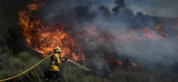 Fogo na Serra da Estrela lavra com intensidade