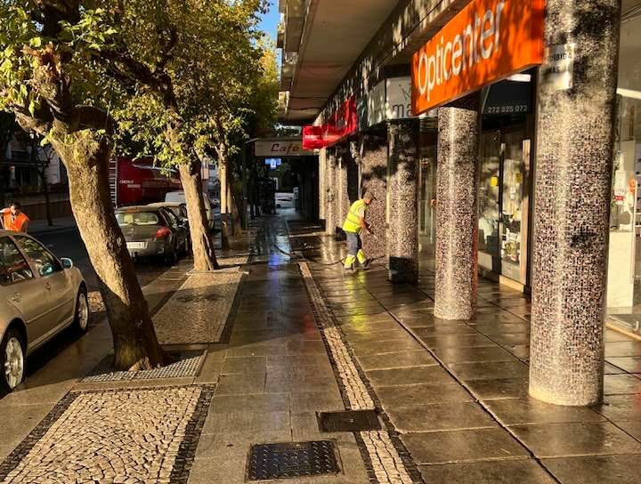 Lavagem de passeios de algumas artérias de Castelo Branco