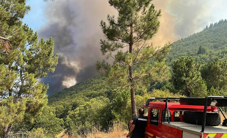 Mais de 1500 operacionais combatem o incêndio da Covilhã