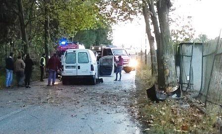 Um despiste de um veículo ligeiro de mercadorias, do qual resultou um ferido lev