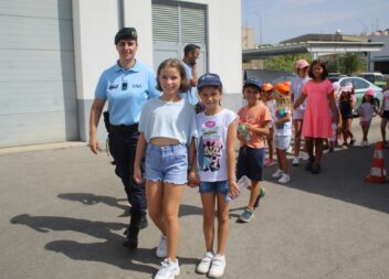 Visita "Os Laranjinhas" à GNR de Castelo Branco