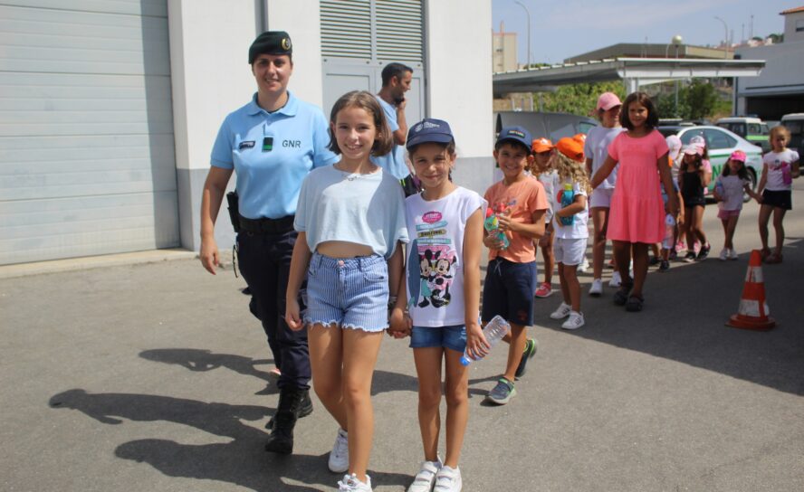 Visita "Os Laranjinhas" à GNR de Castelo Branco