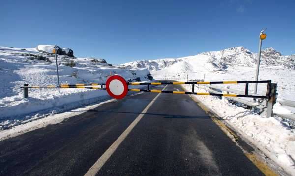 A queda de neve levou ao corte da EN338, nos dois sentidos