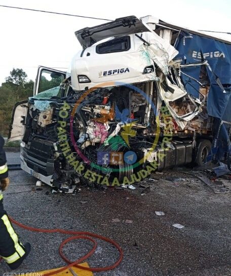 Colisão frontal entre dois camiões corta Estrada da Beira na Lousã: um dos ferid