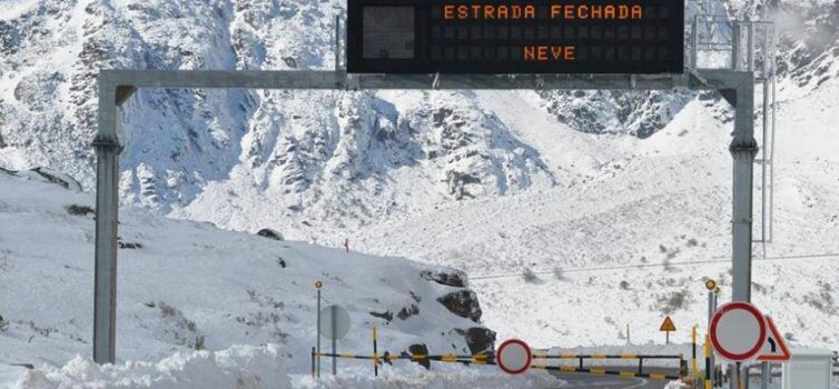Está a Nevar novamente na Serra da Estrela