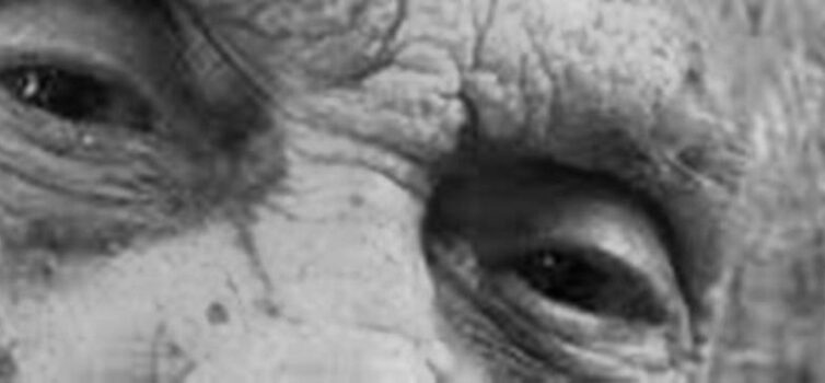 Filha abandona pai com 100 anos de idade