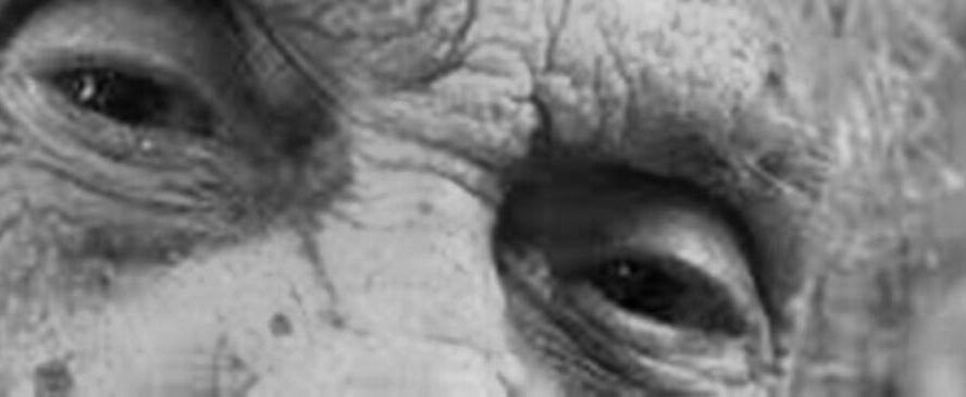 Filha abandona pai com 100 anos de idade