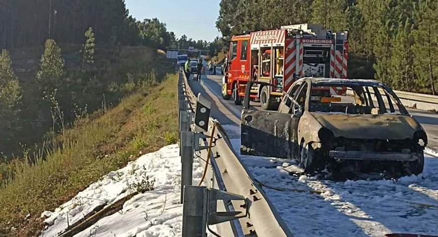 Incêndio em viatura propaga-se ao mato na Sertã