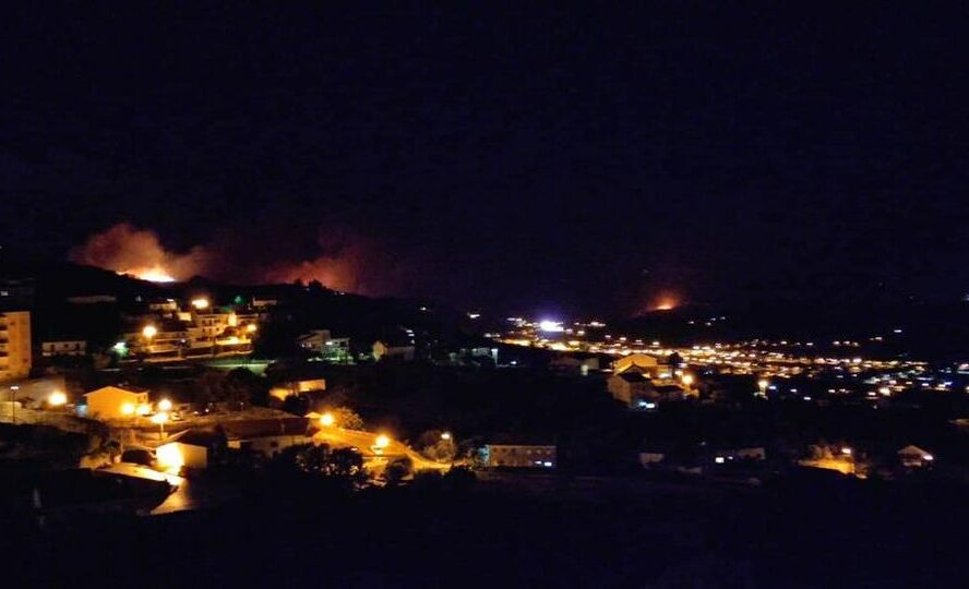 Na cidade da Covilhã é possível ver duas frentes de incêndio