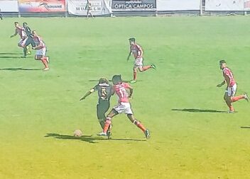 Os encarnados entrando melhor no jogo