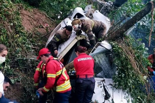 Piloto do helicóptero que caiu está "estável" nos cuidados intermédios