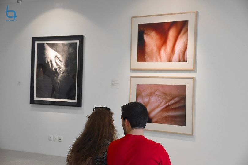 Seguiu-se a visita guiada às 52 obras em exposição com Raquel Guerra
