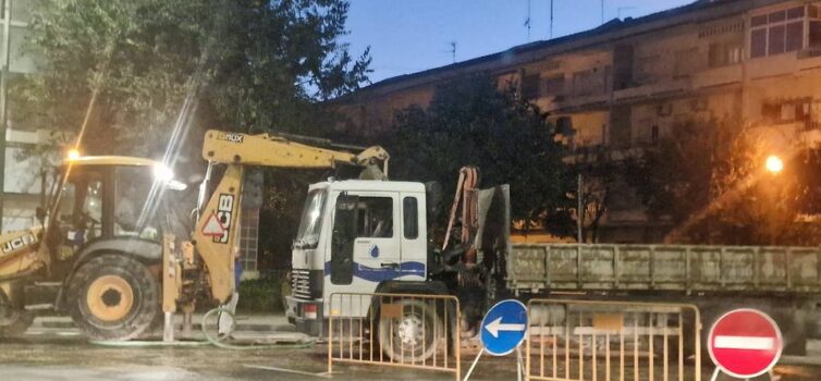 Trânsito condicionado na Praça Família Domingos