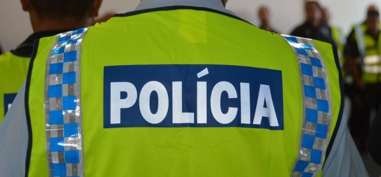Agressão a agente policial