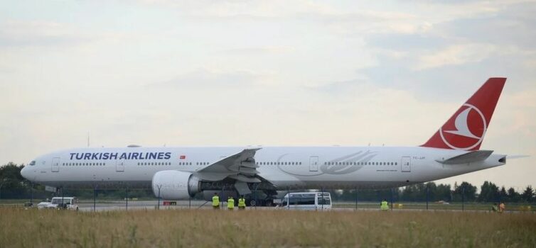 Ameaça de bomba retém avião da Turkish Airlines no Aeroporto de Lisboa