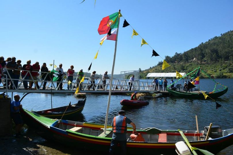 Chegada do andor de Nossa Senhora dos Avieiros e do Tejo ao cais de Vila Velha d