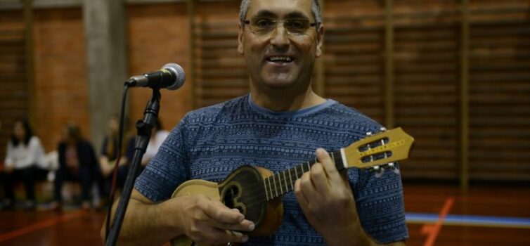 Crianças com os Quintarolas