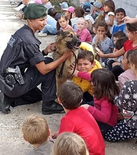 Crianças do Ladoeiro celebram Dia do Animal com a GNR Castelo Branco