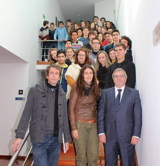 Deputado Carlos São Martinho em diálogo com jovens Vilarregenses