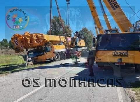 Despiste de veículo com grua de grande porte corta trânsito em aldeias do Sabuga