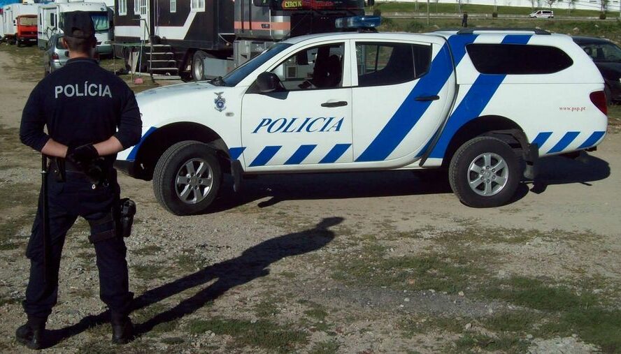 Detido por posse de arma de fogo e munições proibidas
