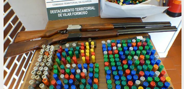 Detidos por posse ilegal de armas e arma proibida no Sabugal