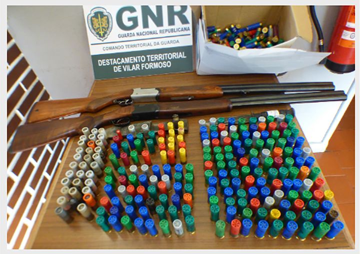 Detidos por posse ilegal de armas e arma proibida no Sabugal