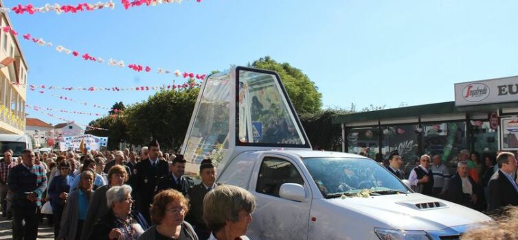 Multidão acolhe Imagem Peregrina em Vila de Rei