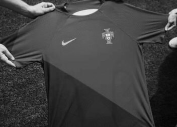 Portugal está com os milhões de indonésios e com toda a família do futebol . Mui