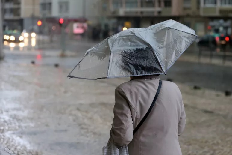 Proteção Civil alerta para chuvas fortes, cheias