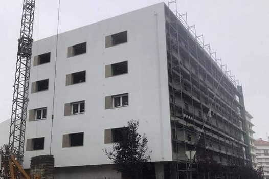 Queda em obra resulta em ferido grave