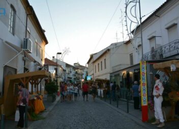 "Transformar a rua de Santa Cruz num bazar bastante movimentado
