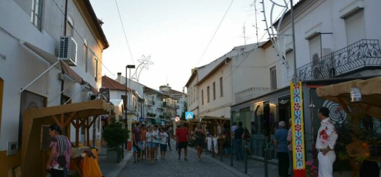 "Transformar a rua de Santa Cruz num bazar bastante movimentado