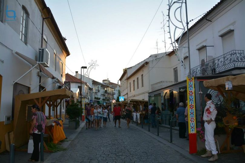 "Transformar a rua de Santa Cruz num bazar bastante movimentado