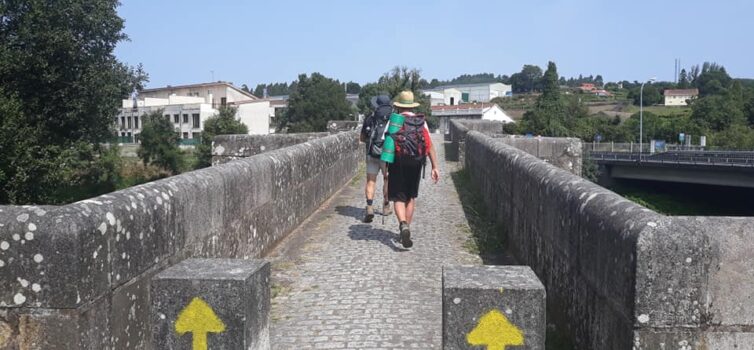 Três centenas e meia pedem