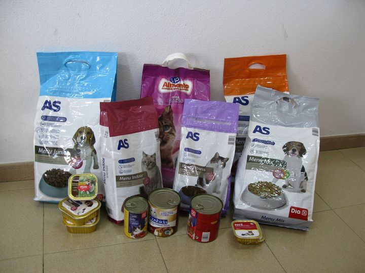Vilarregenses solidários na Recolha de Alimentos para Animais