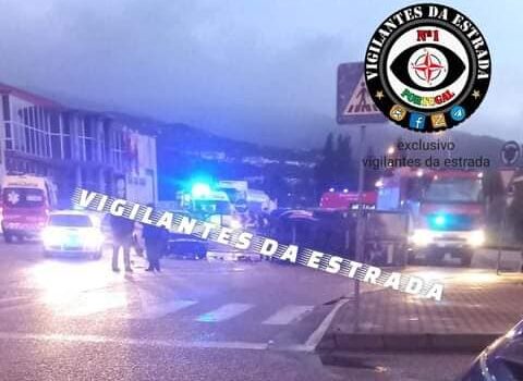 3 feridos em acidente entre carrinha e transporte de doentes no Tortosendo