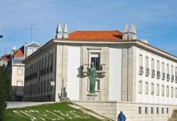 Agente da PSP de Castelo Branco condenado a seis anos de prisão por incendiar ca