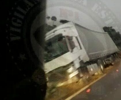 Camião despistado na  Ex108, a 3 km da fronteira de Monfortinho