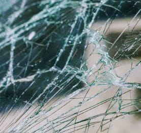 Carro despista-se e entra por quintal junto ao Retaxo