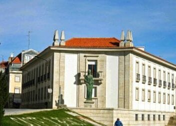Castelo Branco: Suspeito de agredir ex-namorada com machado começou hoje a ser j