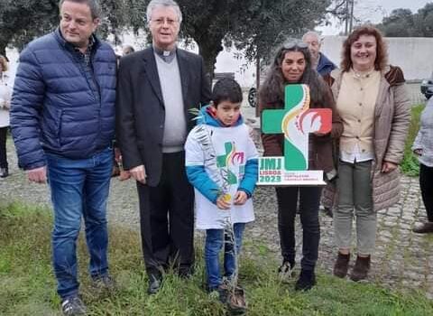 Martim plantou árvore das Jornadas Mundiais da Juventude 2023 no adro da igreja