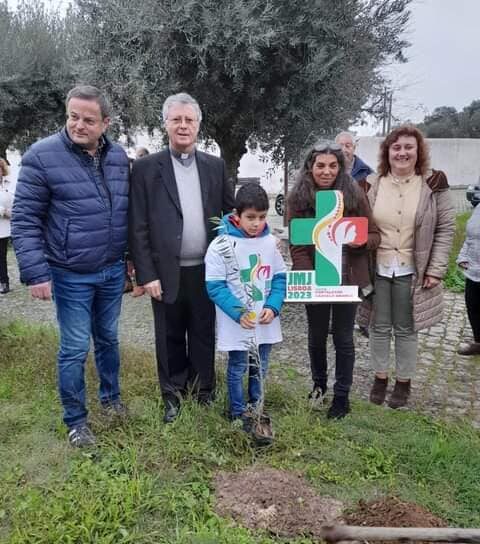 Martim plantou árvore das Jornadas Mundiais da Juventude 2023 no adro da igreja