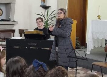 Professora Cândida Pires promove sons e muito dinamismo na Semana da Música da E