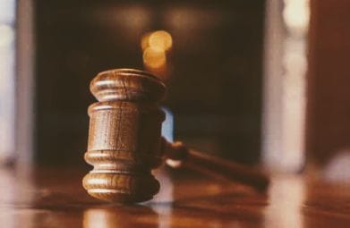 Três pessoas condenadas a penas de cinco anos por tráfico de droga em Castelo Br