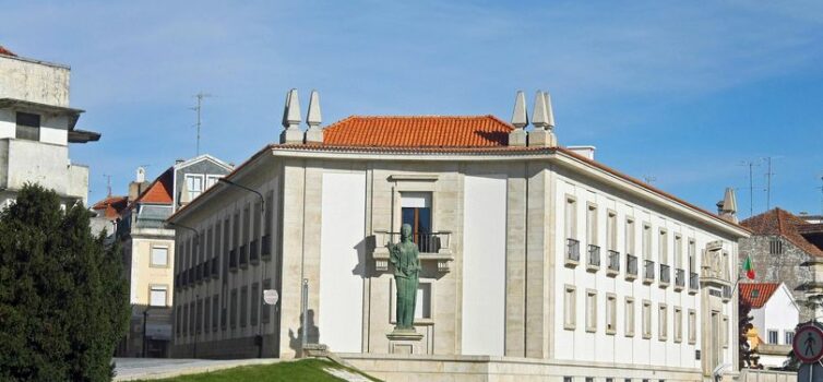 6 anos de prisão para ex-polícia