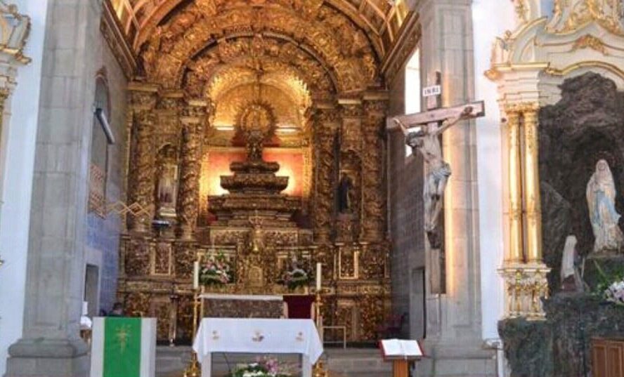 Mal-estar instalado na paróquia da cidade do Fundão: acusam padre de ter aumenta
