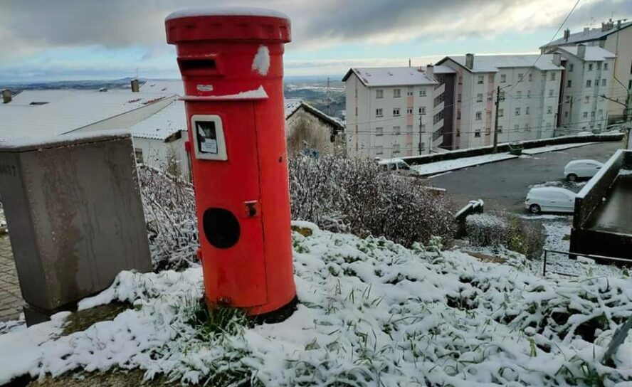 A cidade da Guarda acordou pintada de branco esta quarta-feira.